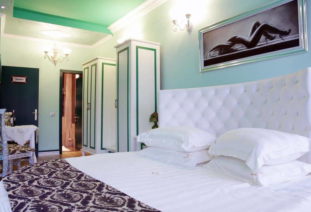 Hotel Boutique Vila Fernando Tirana Exterior foto