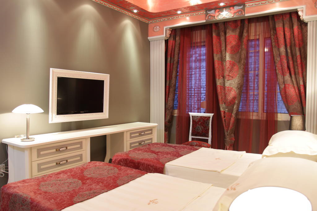Hotel Boutique Vila Fernando Tirana Habitación foto