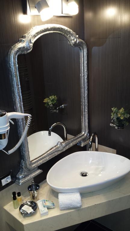 Hotel Boutique Vila Fernando Tirana Habitación foto