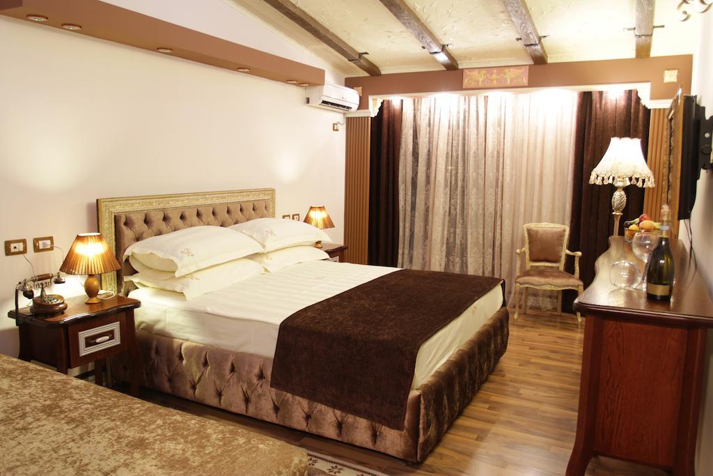 Hotel Boutique Vila Fernando Tirana Habitación foto