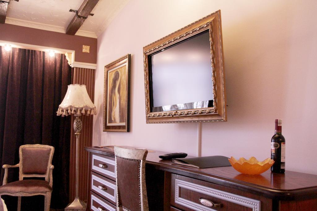 Hotel Boutique Vila Fernando Tirana Habitación foto